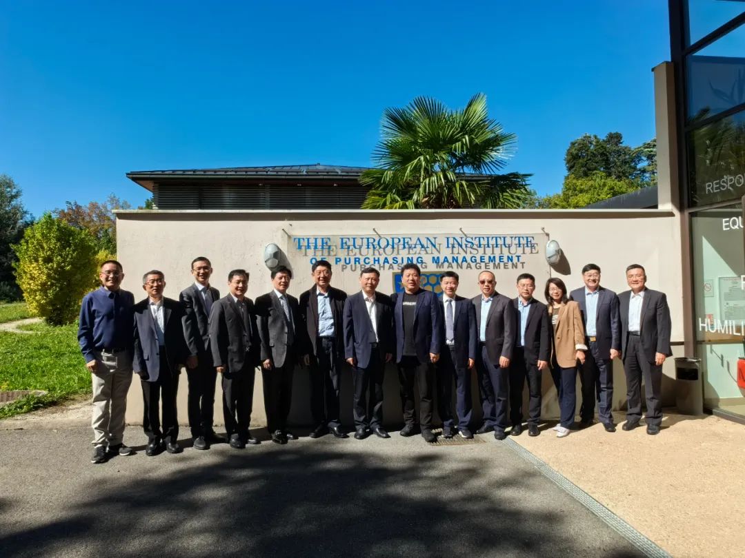 SlideShare cover: 中国物流与采购联合会会长何黎明率团访问EIPM欧洲总院 The CFLP&rsquo;s President HE Liming led a delegation to visit the EIPM Headquarters